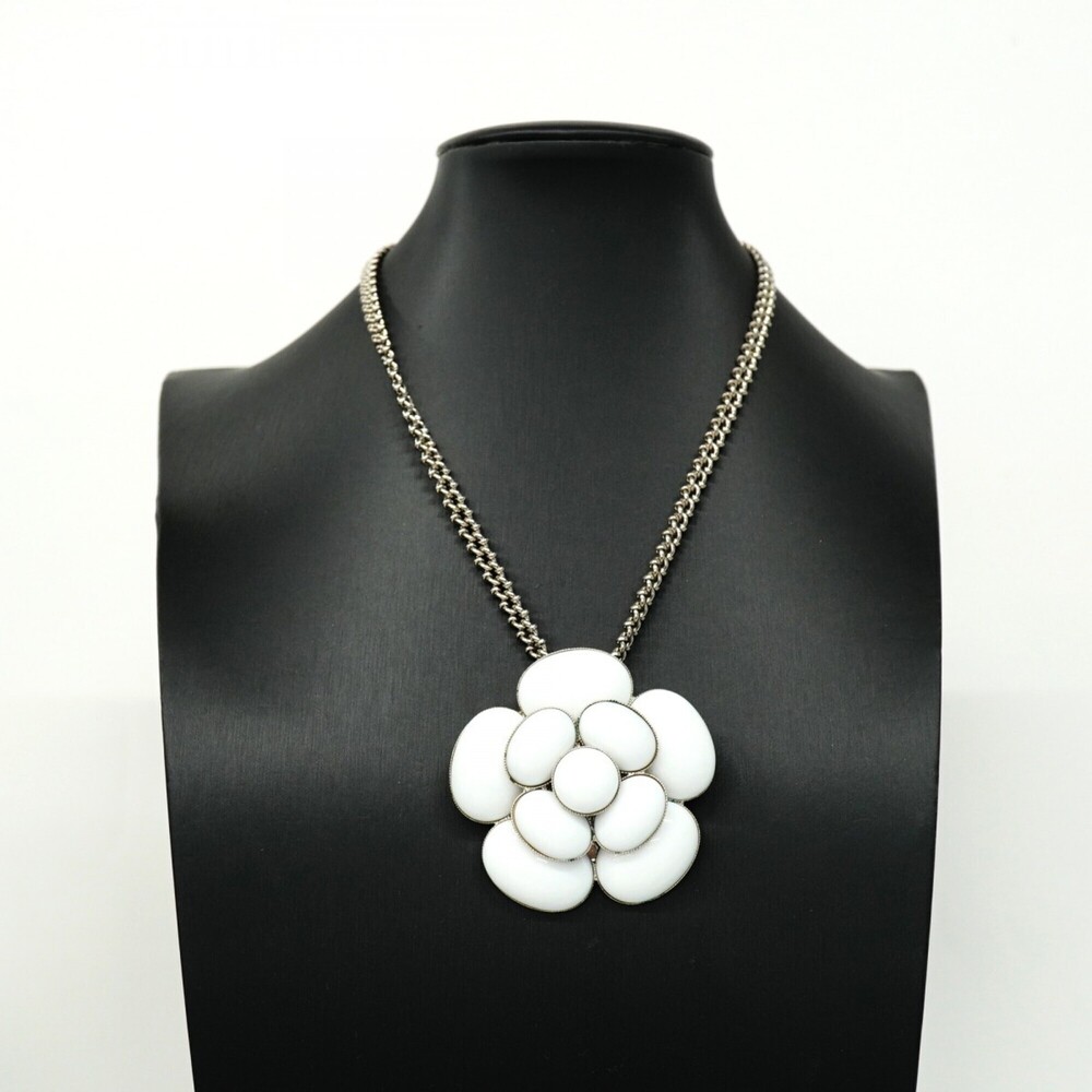 CHANEL Authentic White Necklace - Picture 6 of 9